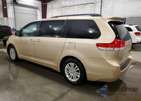 2011 Toyota Sienna Xle z USA, uszkodzony, nr VIN 5TDYK3DC0BS017674